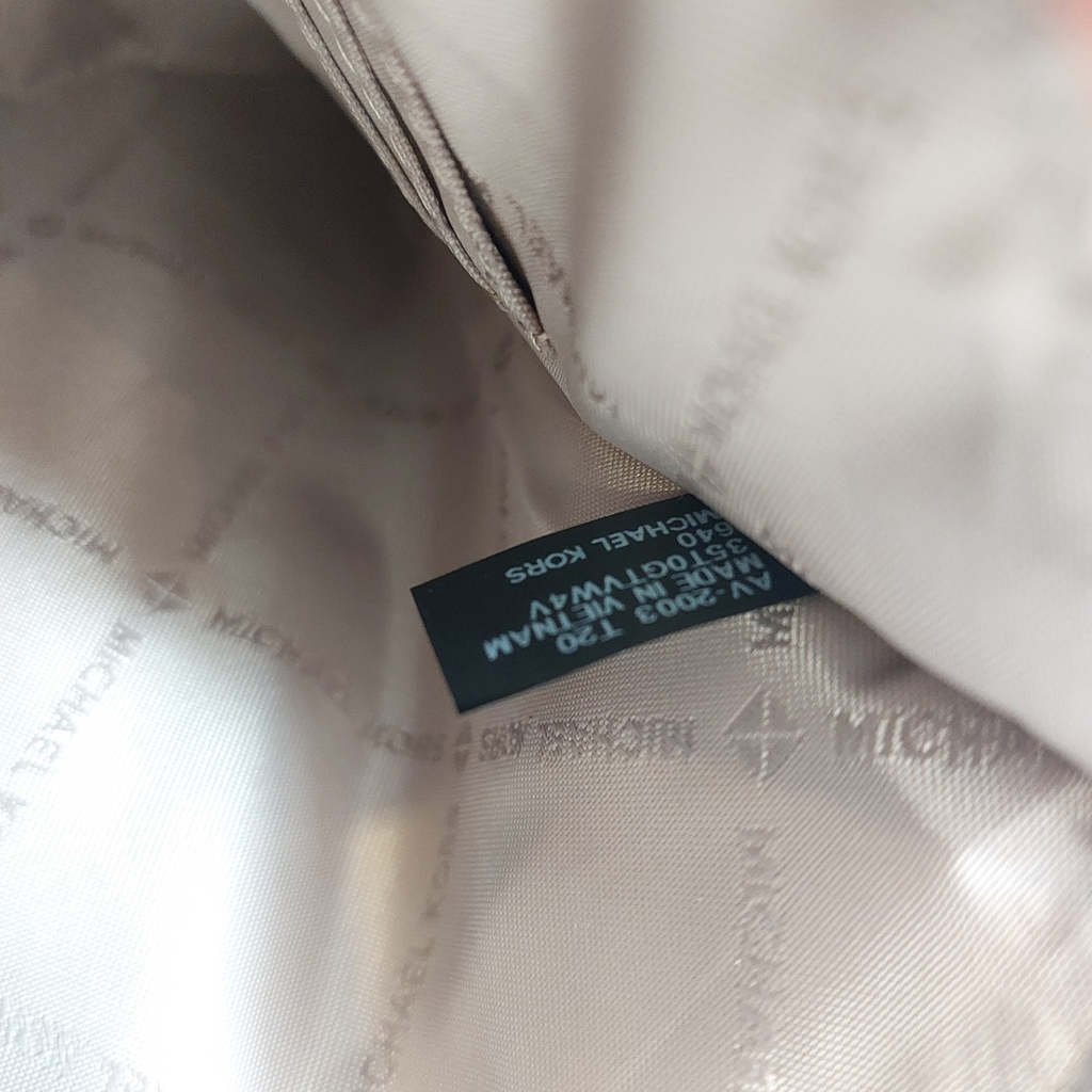 Michael Kors White Leather Large Wristlet | Pre Loved |