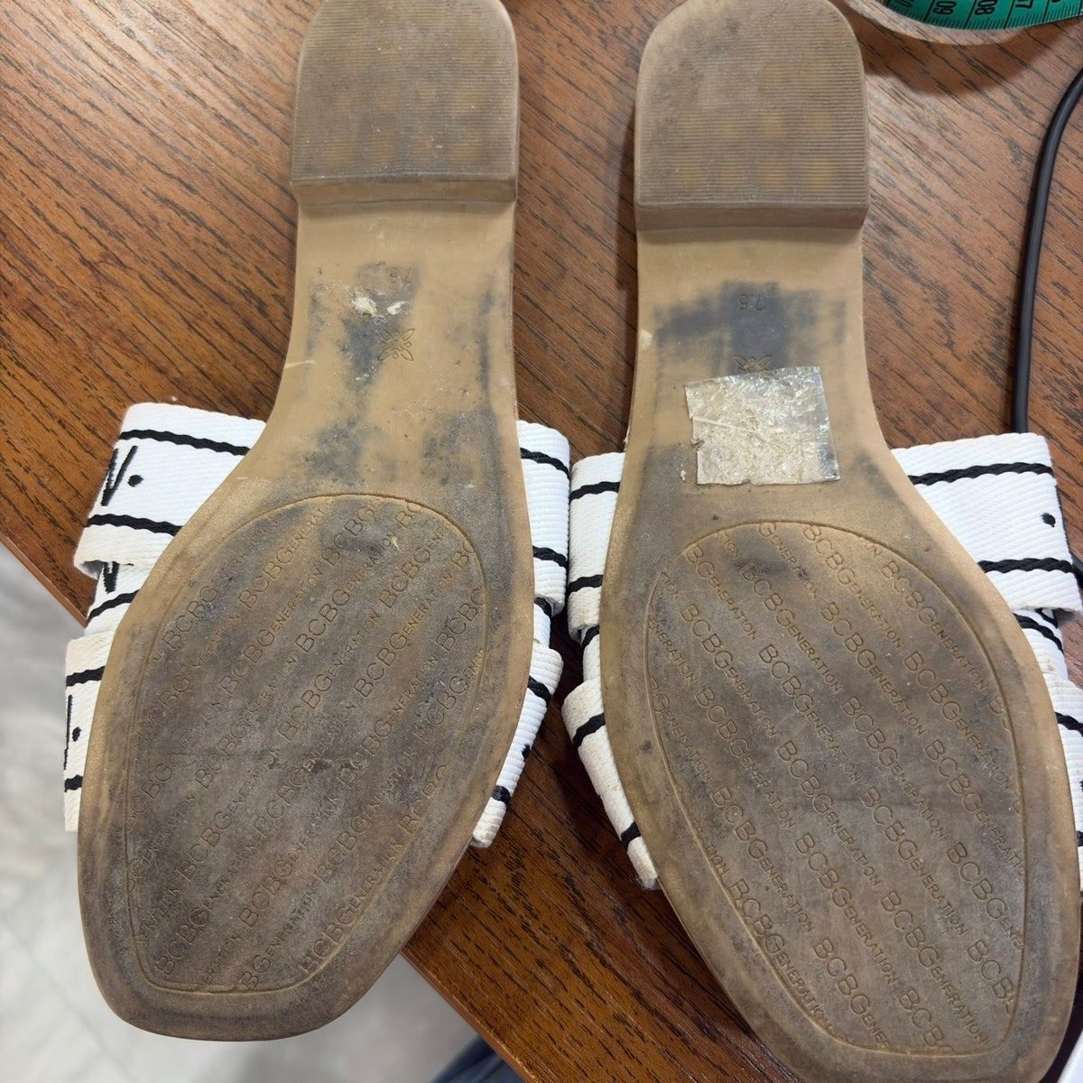 BCBGeneration White & Black Krista Crisscross Logo Sandals | Pre Loved |