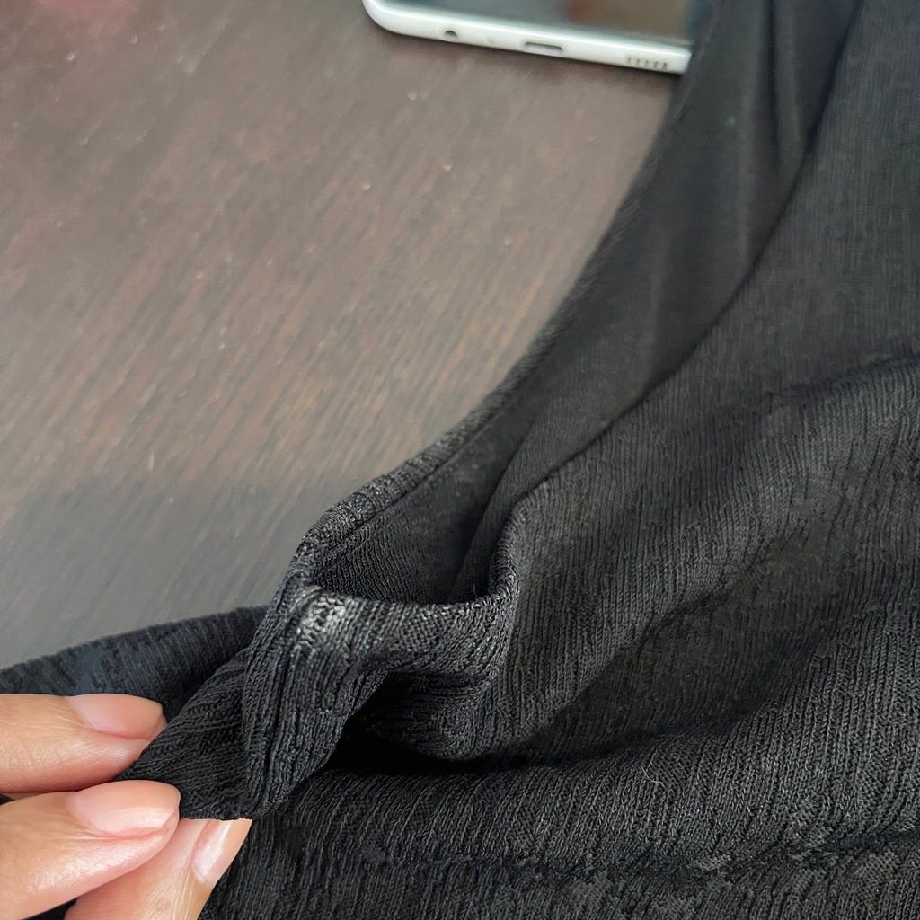 Mango Black V-neck Sleeveless Crinkle Top | Pre Loved |