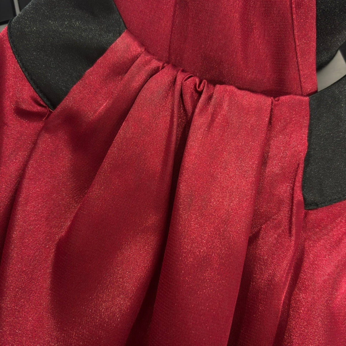 Guess Red & Black Satin Sleeveless Top | Pre Loved |