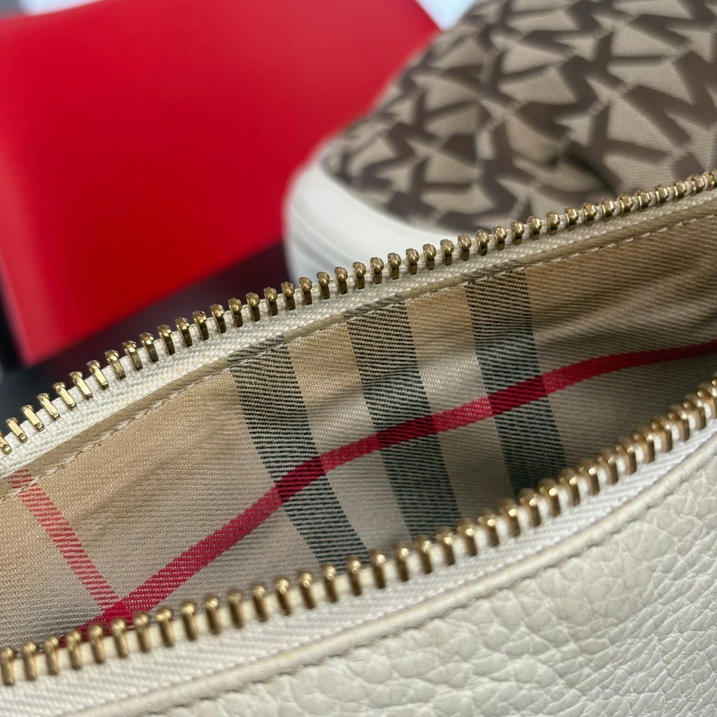 Burberry Beige Leather Crossbody Bag | Pre Loved |