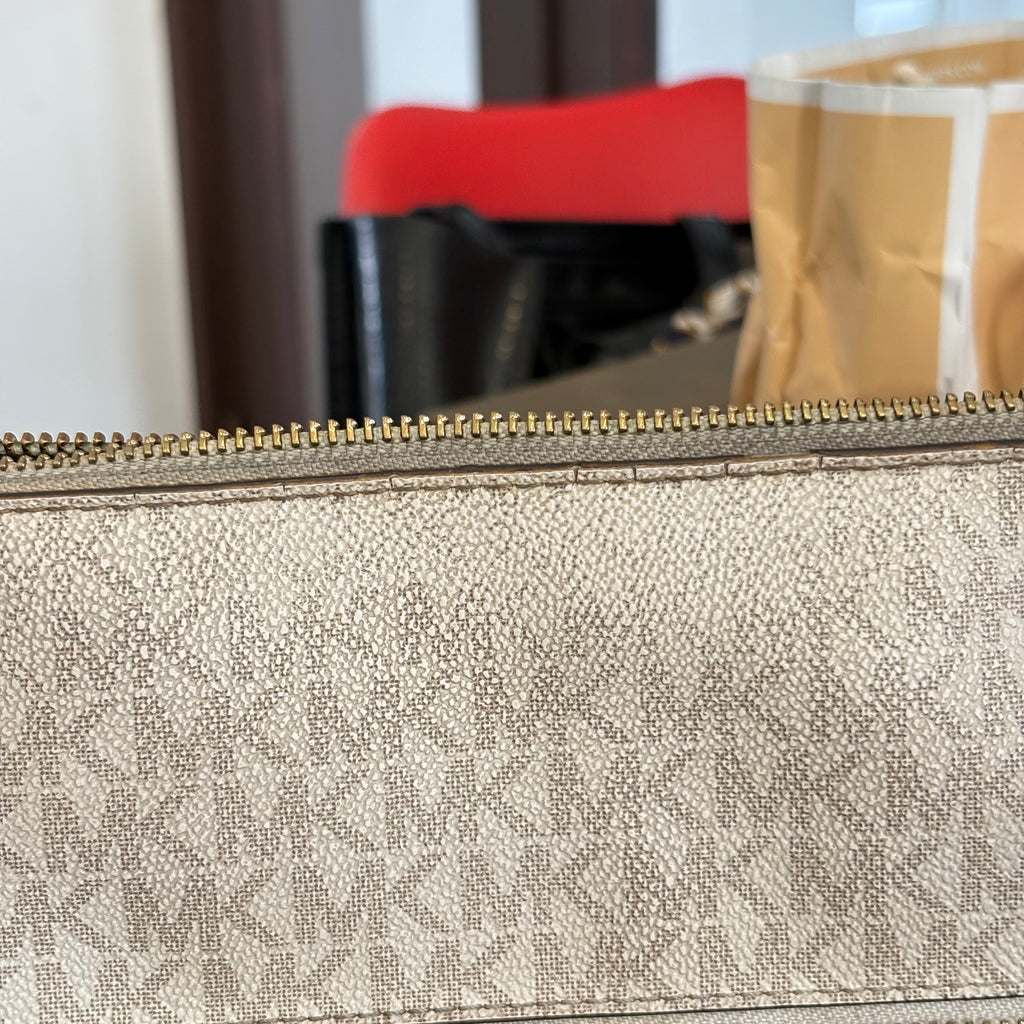 Michael Kors Vanilla Lillie Large Messenger Handbag | Pre Loved |