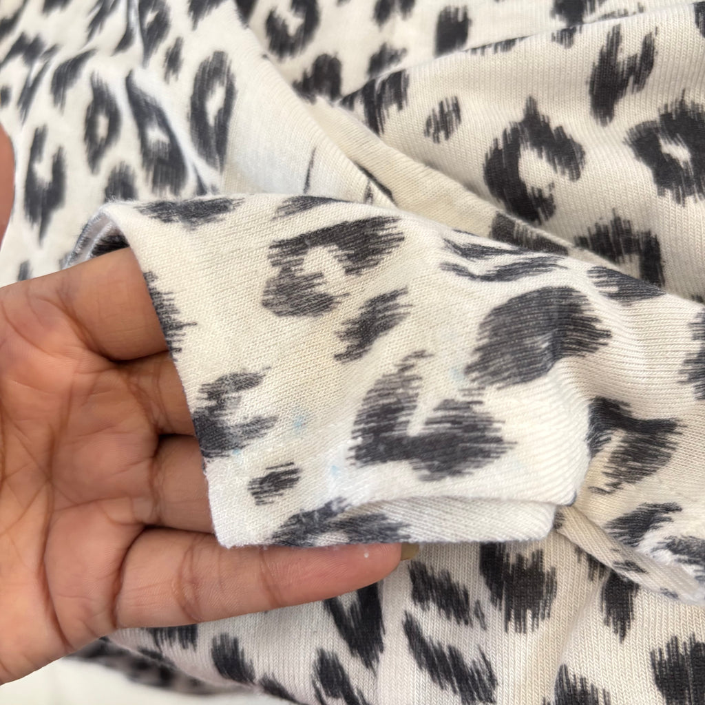 Forever 21 White & Black Printed Top | Pre Loved |