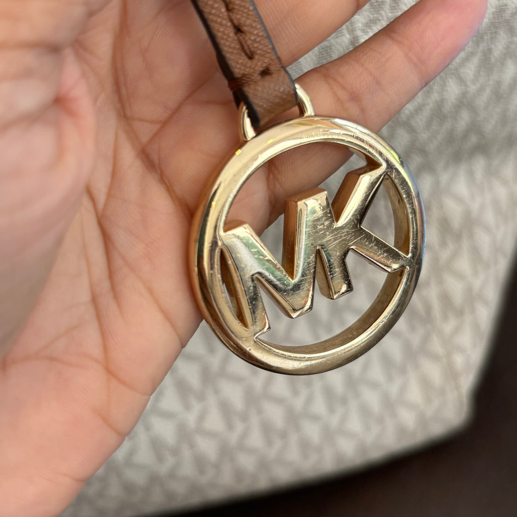 Michael Kors Vanilla Monogram Jet Set Travel Chain Shoulder Tote | Gently Used |