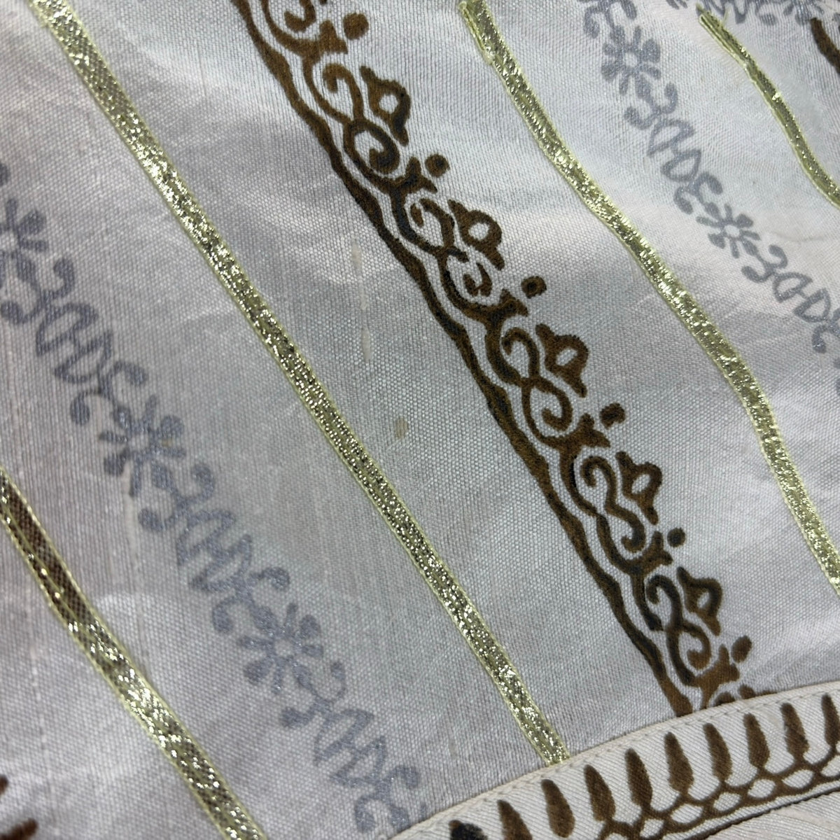 Annus Abrar Ivory Block Print Rawsilk Outfit (2 Piece) | Pre Loved |