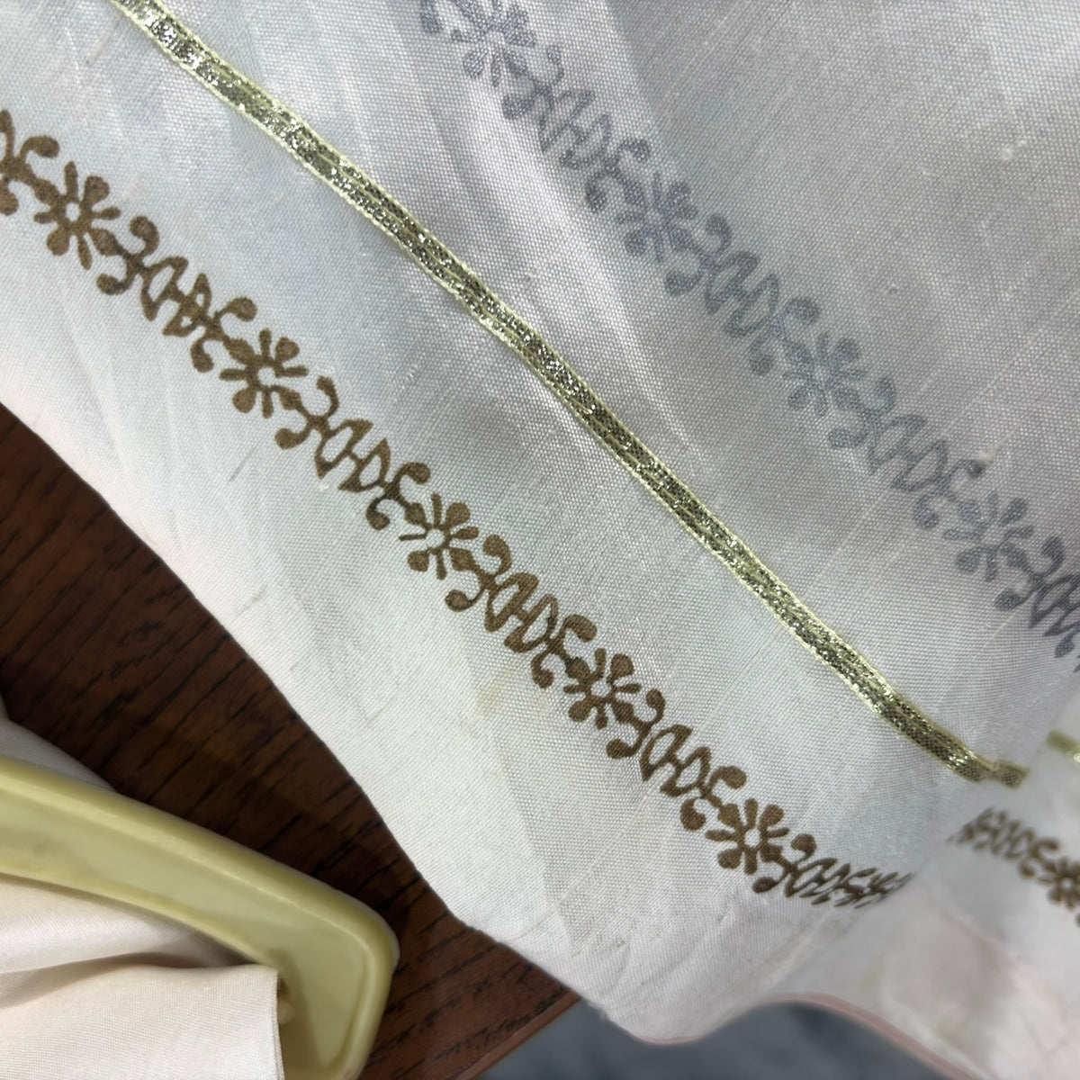 Annus Abrar Ivory Block Print Rawsilk Outfit (2 Piece) | Pre Loved |