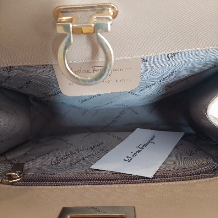Salvatore Ferragamo Beige Leather Gancini Chain Shoulder Bag | Pre Loved |