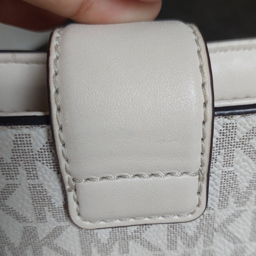 Michael Kors Vanilla Monogrammed Leather 'Carmen' Shoulder Bag | Pre Loved |