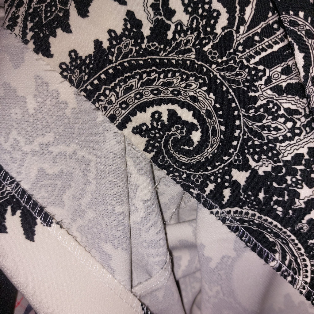 ZARA Black & White Paisley Print Cap-sleeves Knee Length Dress | Pre Loved |