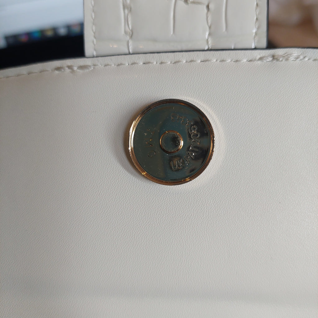 River Island White Croc Textured Faux Leather Crossbody Bag | Pre Loved |