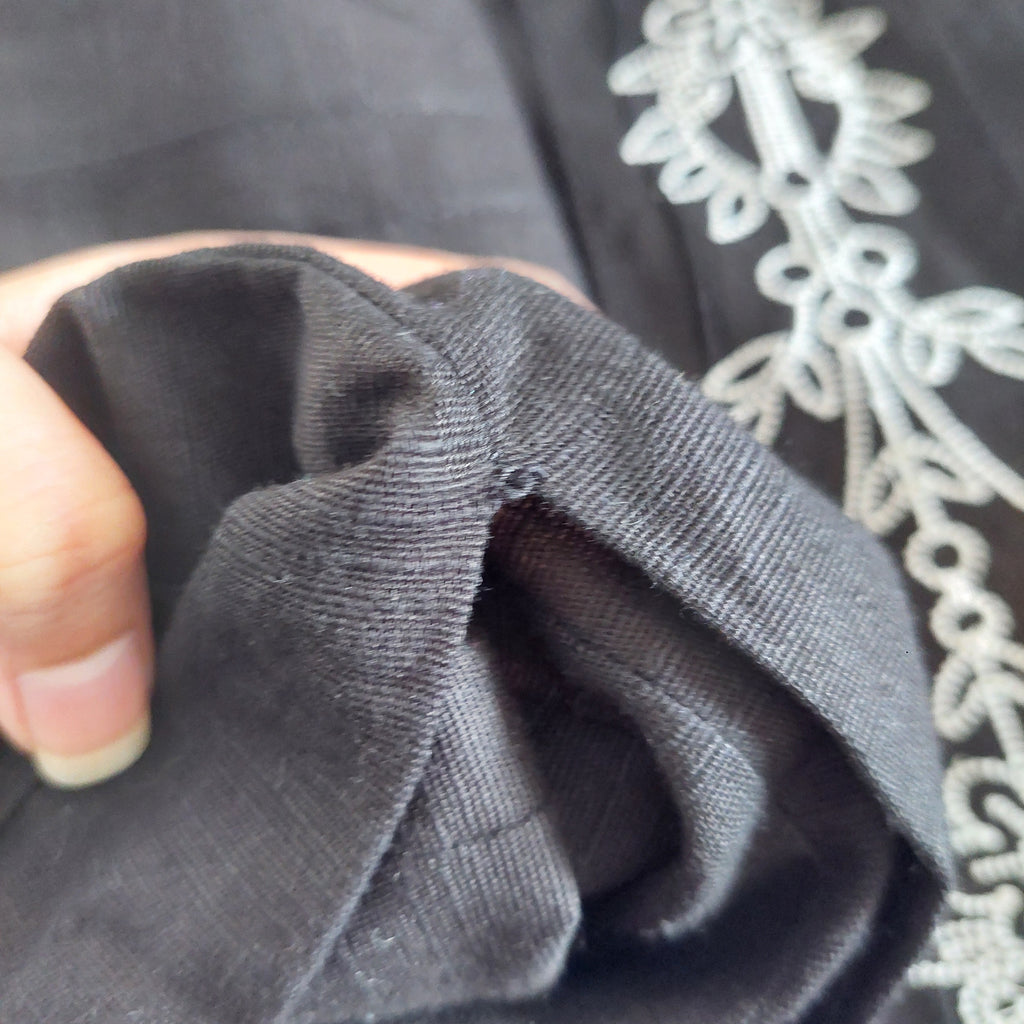 Uzma Sattar Black & White Embroidered Kurta | Pre Loved |