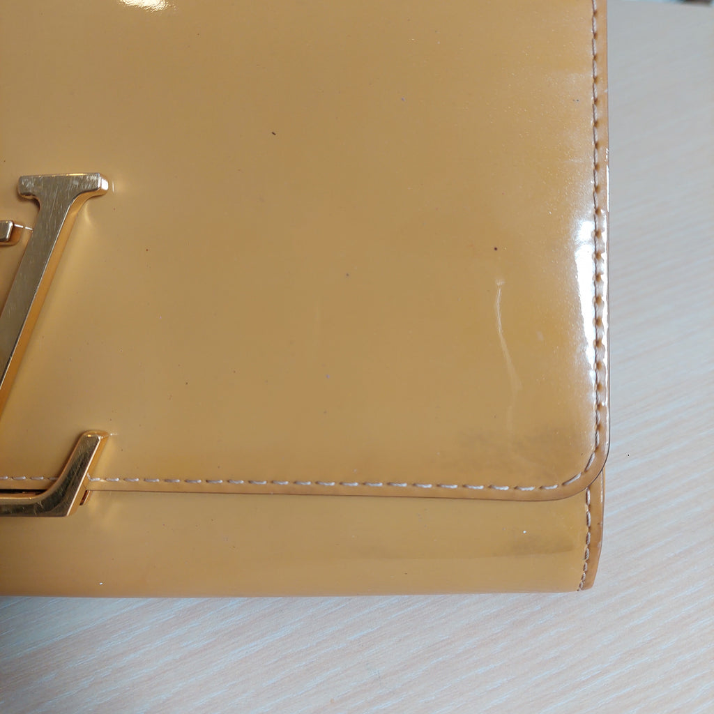 Louis Vuitton Beige Vernis Leather Louise Clutch | Pre Loved |