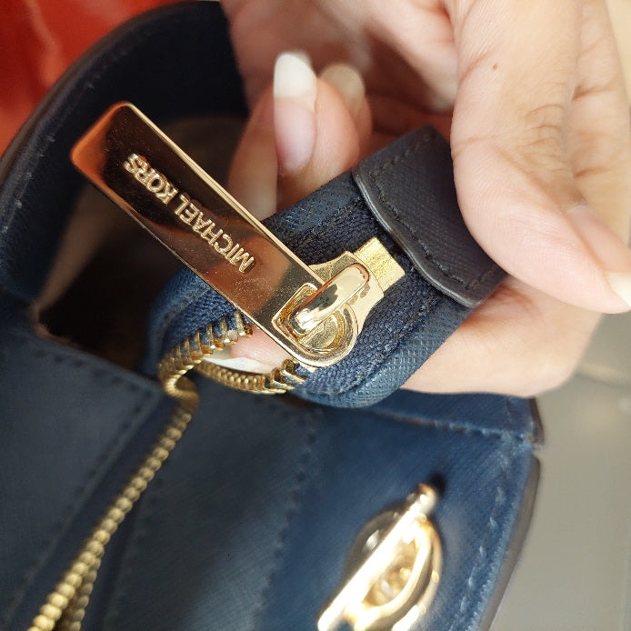 Michael Kors Navy Saffiano Leather Jet Set Large Chain Shoulder Tote Bag | Gently Used |