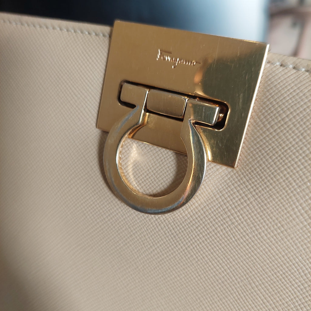 Salvatore Ferragamo Beige Leather Gancini Chain Shoulder Bag | Pre Loved |