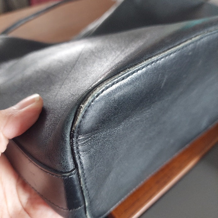 Gucci Black Leather Shoulder Bag | Pre Loved |