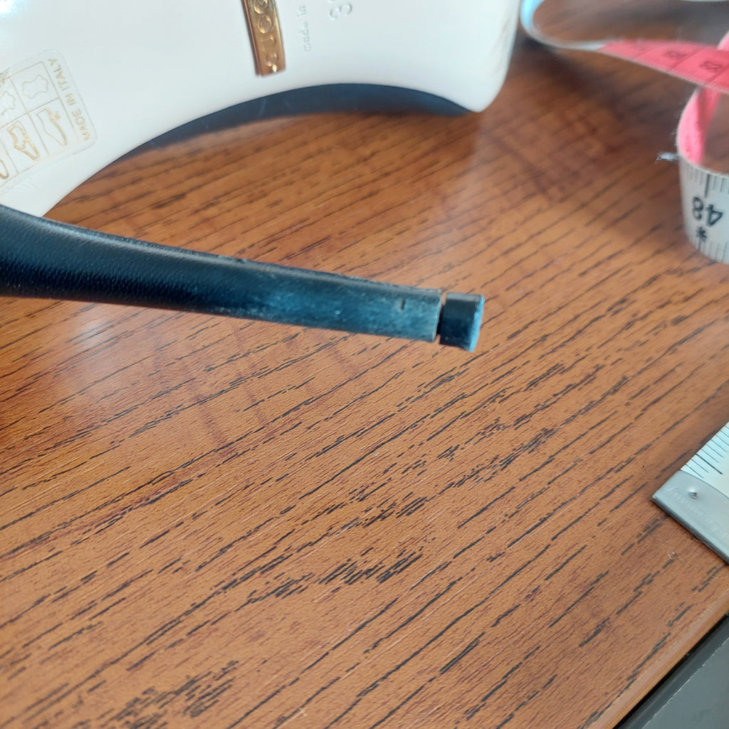 Gucci Black Leather Aneta Double Strip Pumps | Pre Loved |