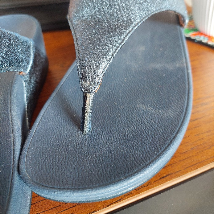 FitFlop Navy Shimmer Lulu Thong Sandals | Pre Loved |