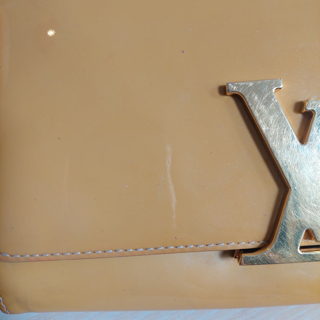 Louis Vuitton Beige Vernis Leather Louise Clutch | Pre Loved |