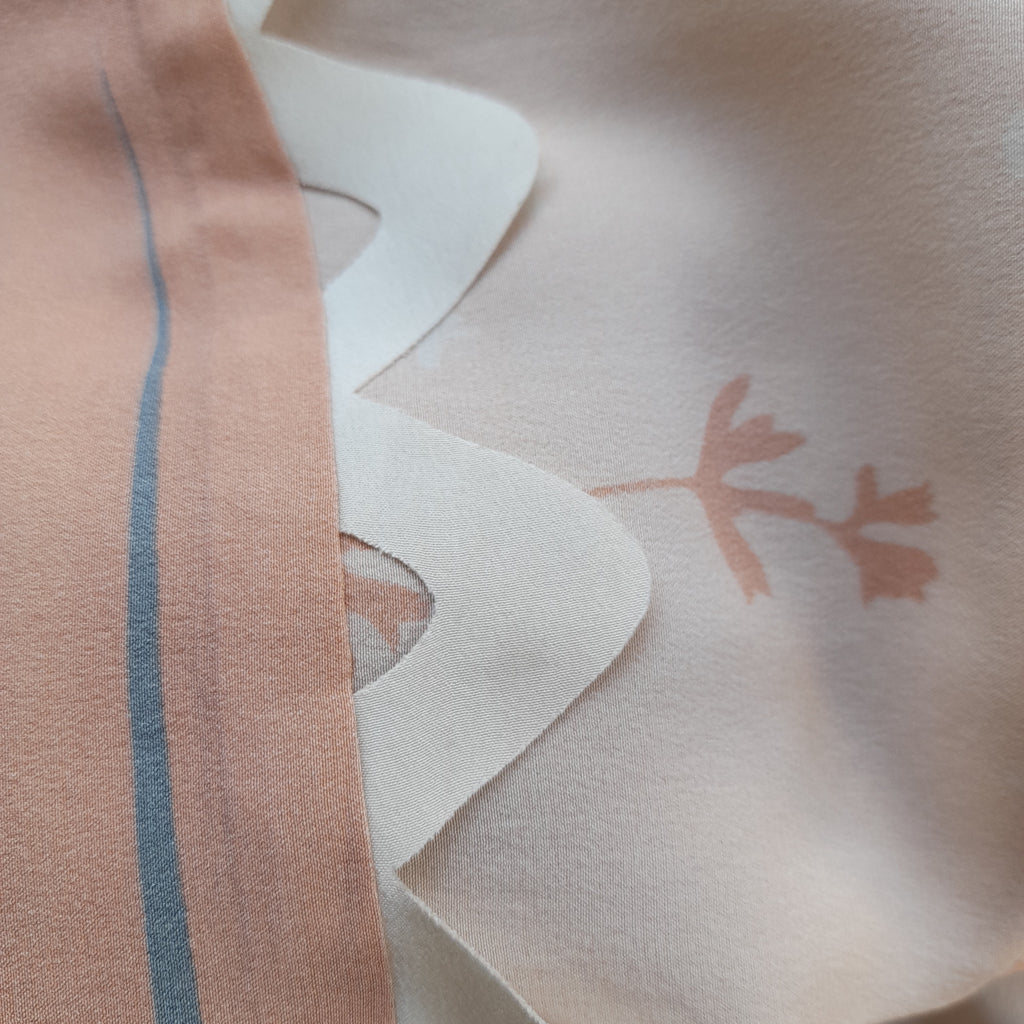 Sania Maskatiya Light Peach Digital Prink Silk Kurta | Gently Used |