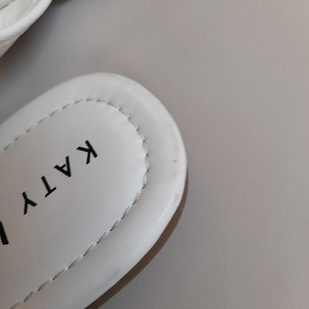 Katy Perry White Daisy Thong Sandals | Brand New |