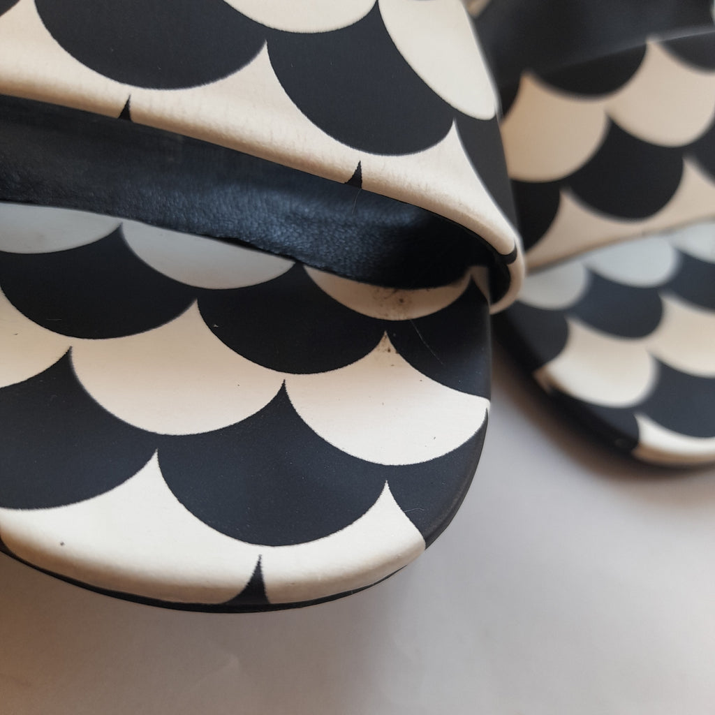 Roger Vivier Monochrome Podium Block Heels | Gently Used |