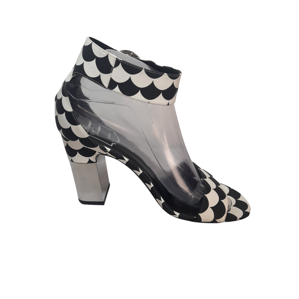 Roger Vivier Monochrome Podium Block Heels | Gently Used |