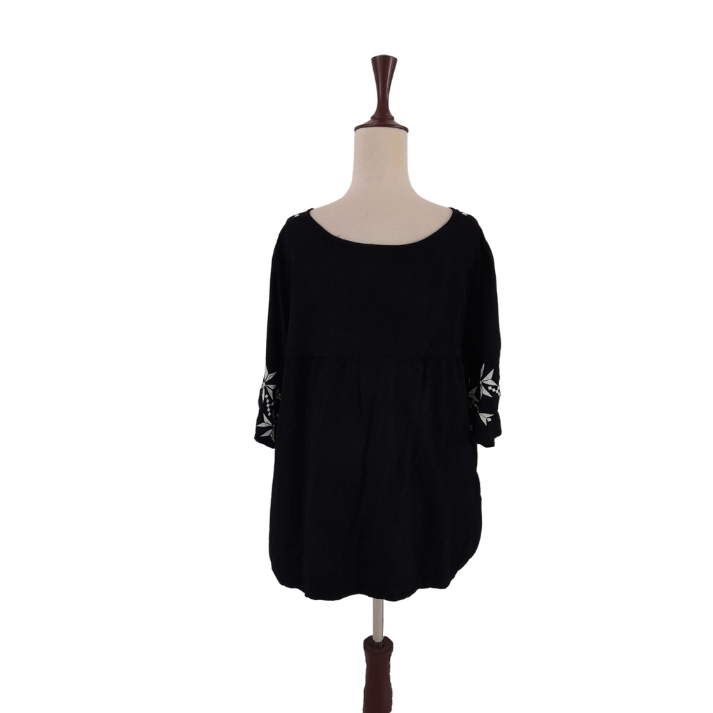 Old Navy Black & White Embroidery Peasant Blouse | Gently Used |