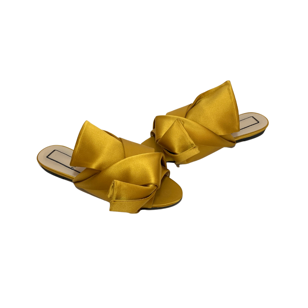 N°21 Mustard Satin Knotted Flat Sandals | Gently Used |