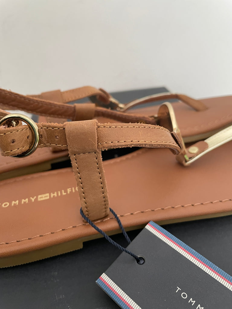 Tommy Hilfiger Brown Leather Logo Thong Sandals | Brand New |