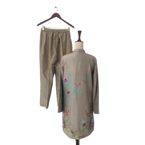 Sania Maskatiya Grey Embroidered Silk 3 Piece | Pre Loved |