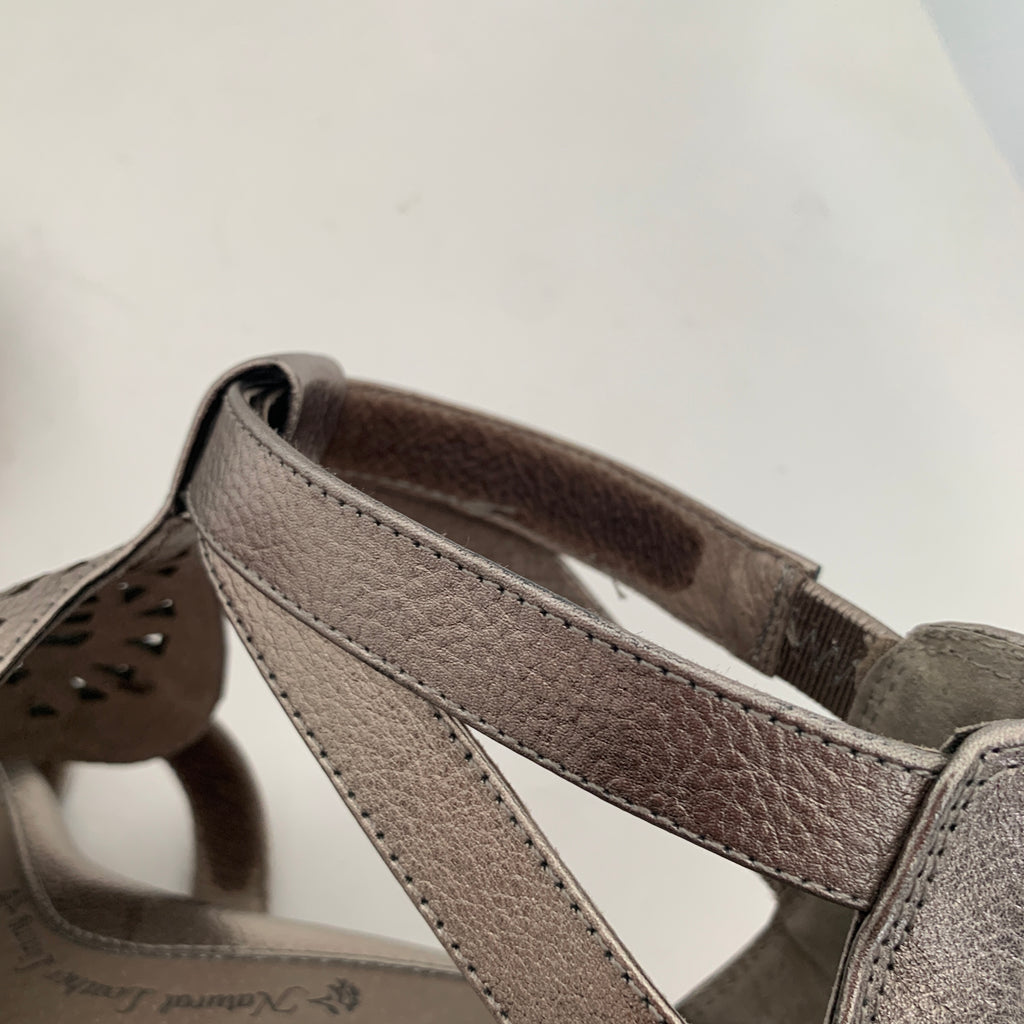 Sofft Dark Silver Leather Sandals | Gently Used |