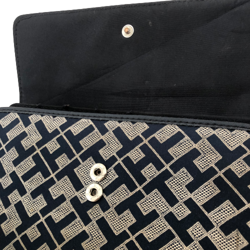 Tommy Hilfiger Navy Logo Travel Wallet | Pre Loved |