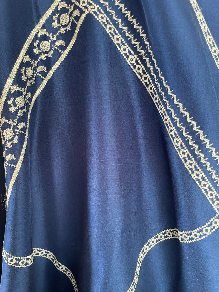 Sania Maskatiya Navy Blue Embroidered Kameez with Pants | Pre Loved |