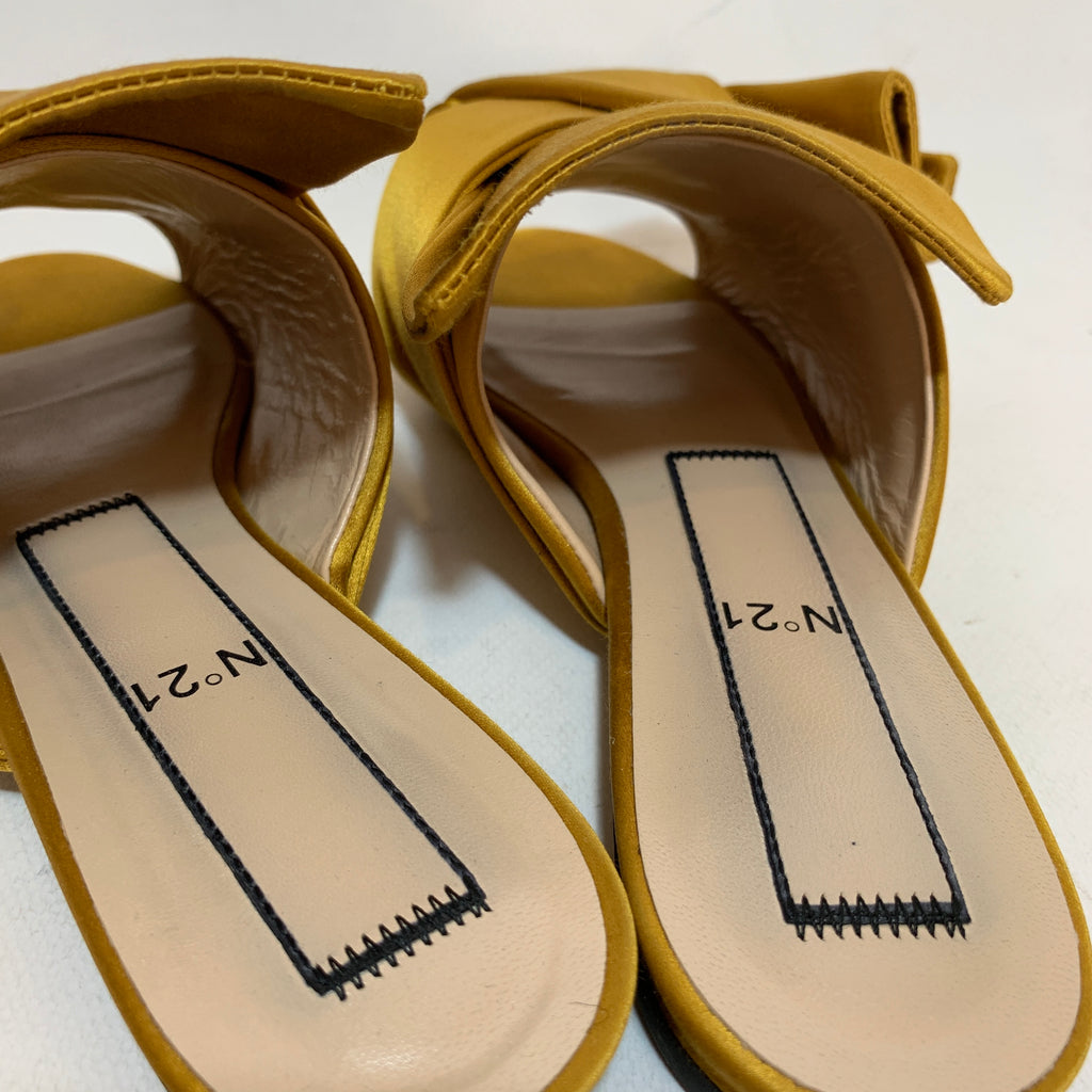 N°21 Mustard Satin Knotted Flat Sandals | Gently Used |