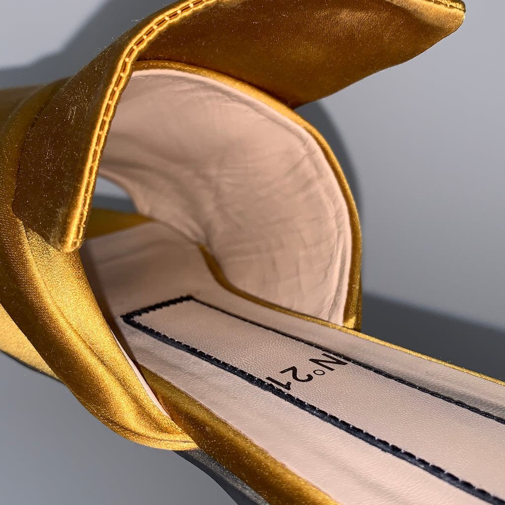 N°21 Mustard Satin Knotted Flat Sandals | Gently Used |