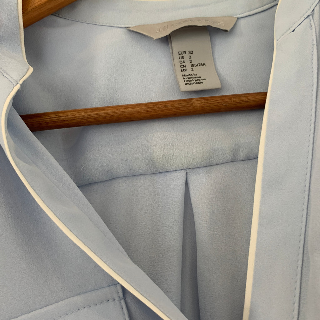 H&M Light Blue with White Piping Sleeveless Top | Gently Used |