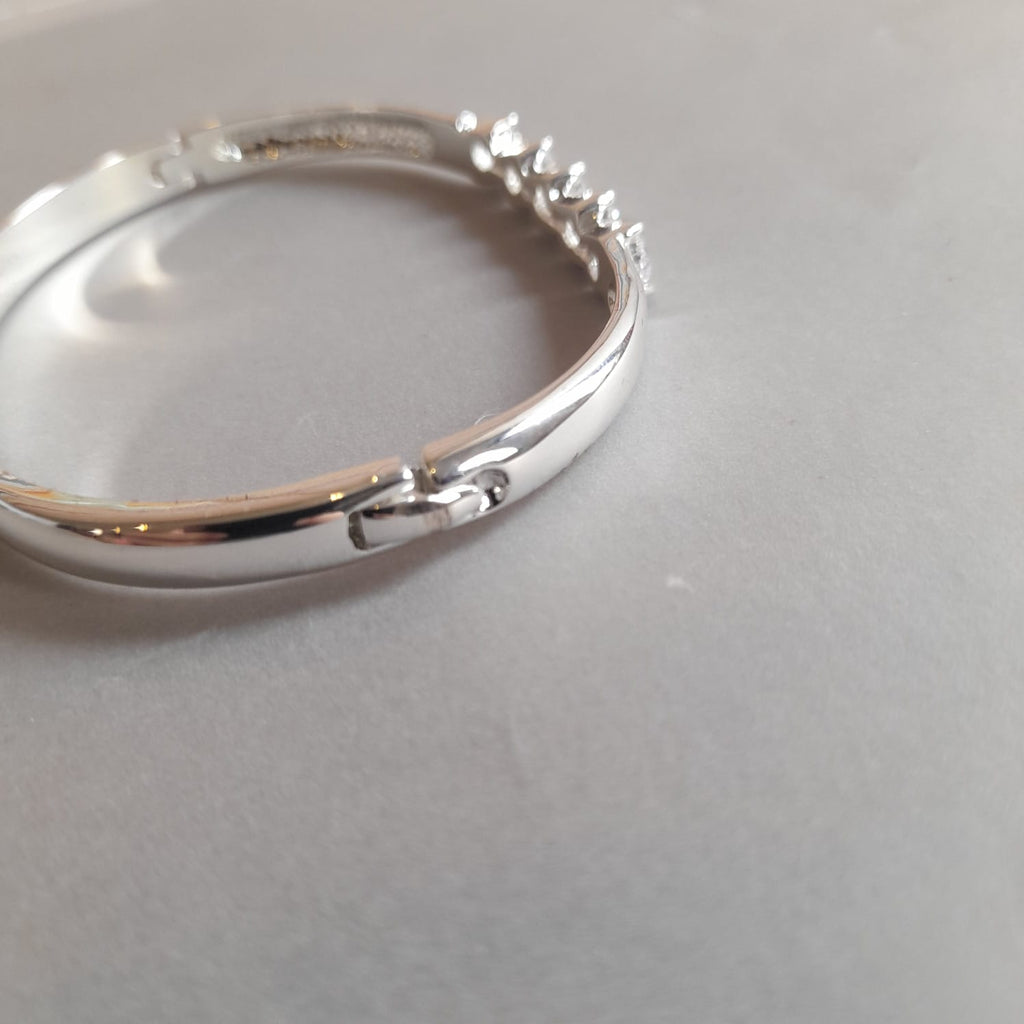 Jon Richards Silver Rhinestone Cuff | Pre Loved |